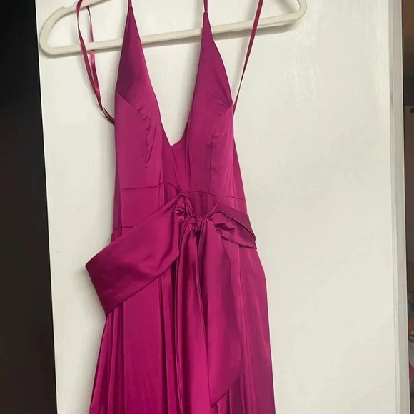 Mac Duggal Ieena Pleated Satin Tie-Waist Gown size 6 - Picture 5 of 12